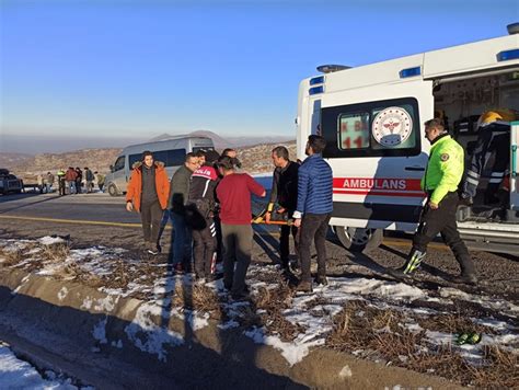 K­a­y­s­e­r­i­­d­e­ ­ö­ğ­r­e­n­c­i­ ­o­t­o­b­ü­s­ü­ ­d­e­v­r­i­l­d­i­:­ ­1­ ­ö­l­ü­,­ ­ç­o­k­ ­s­a­y­ı­d­a­ ­y­a­r­a­l­ı­